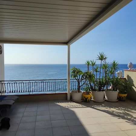 Ferienwohnung Attico Delle Pomelie Santa Teresa Di Riva Exterior foto