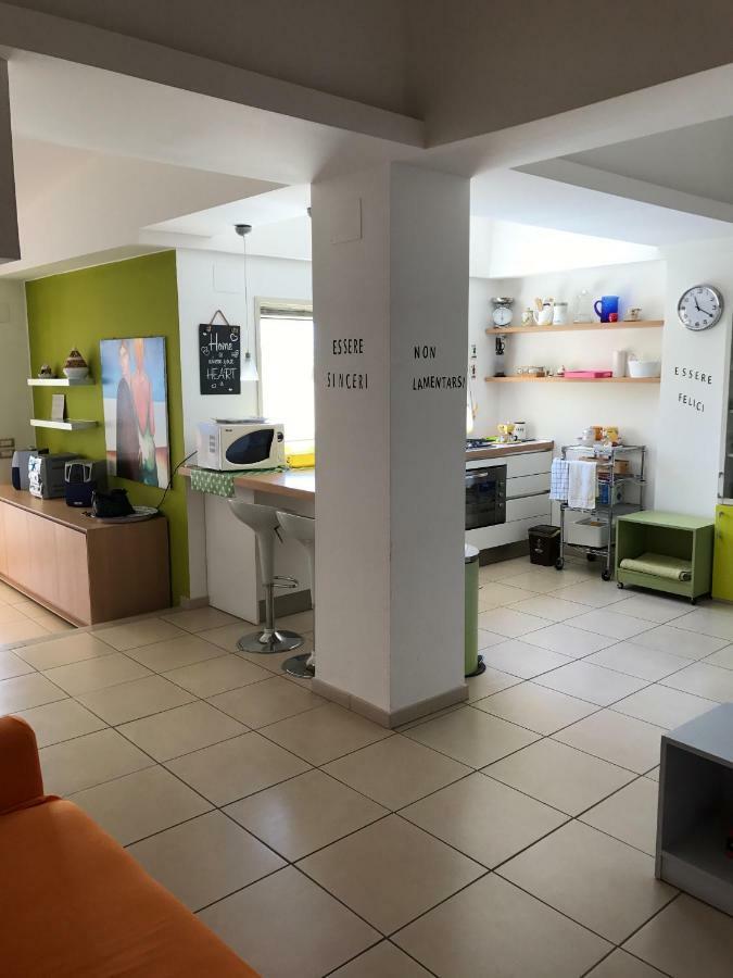 Ferienwohnung Attico Delle Pomelie Santa Teresa Di Riva Exterior foto